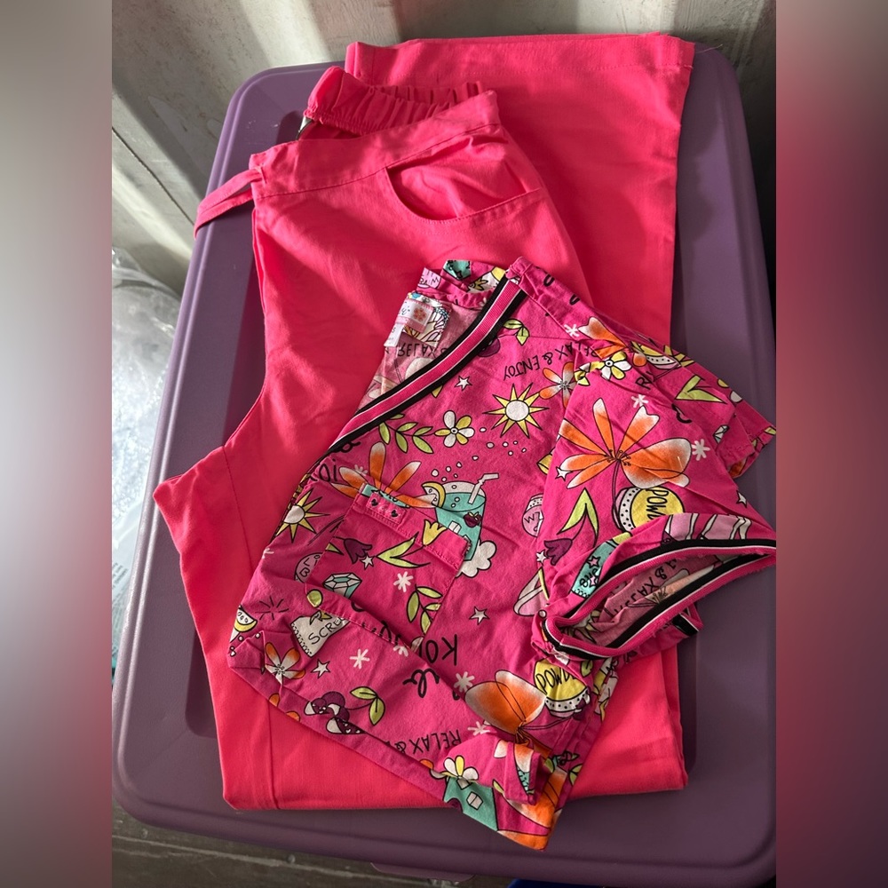 TOP AND BOTTOM SCRUBS